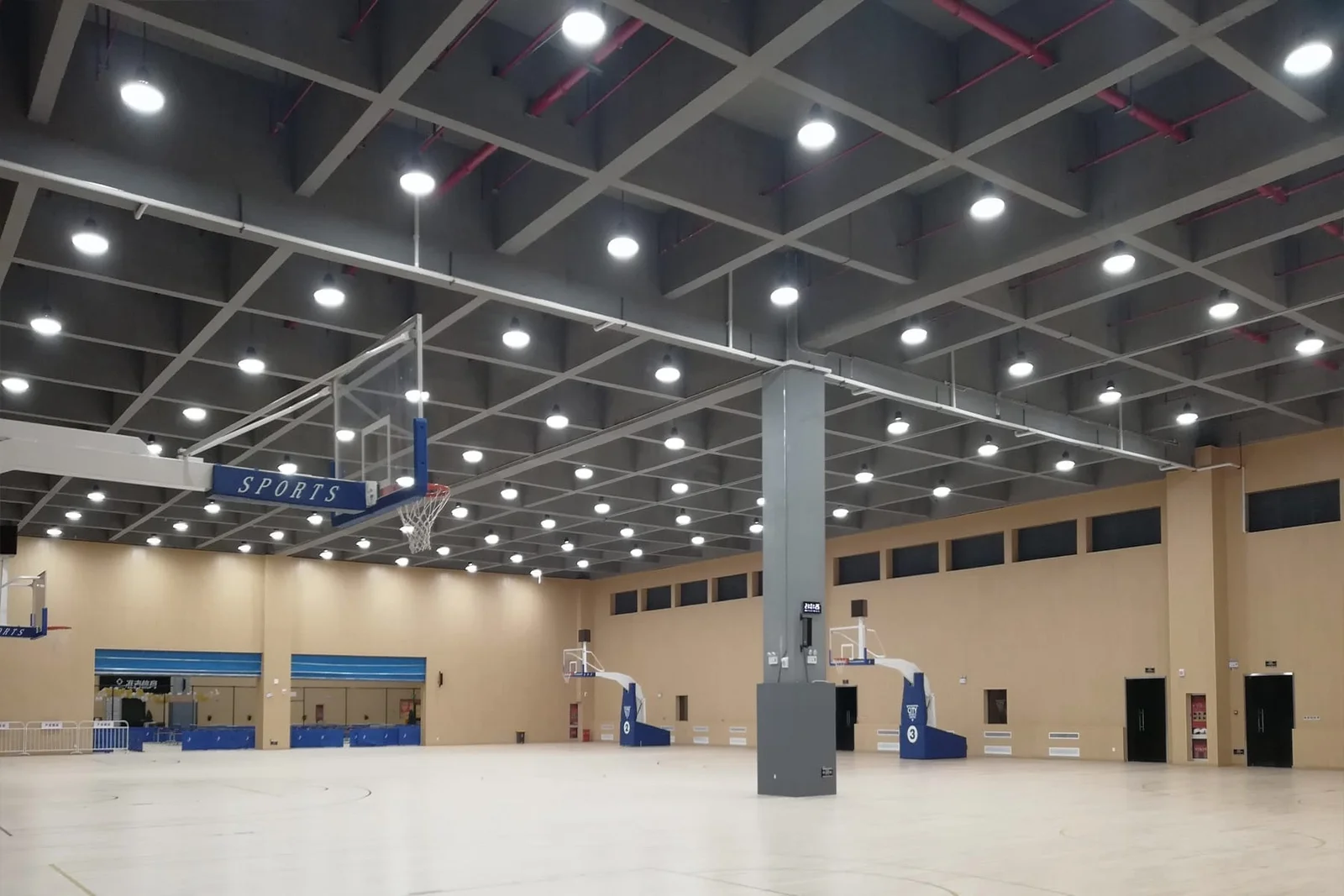 Kapalı spor tesisleri için yüksek tavan armatürleri