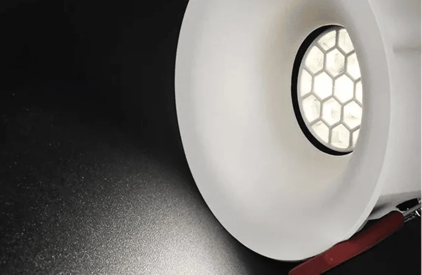 Petek ızgaralı downlight