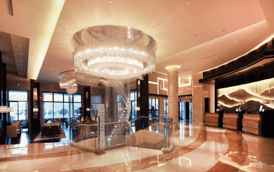 Otel lobisinde downlight uygulaması