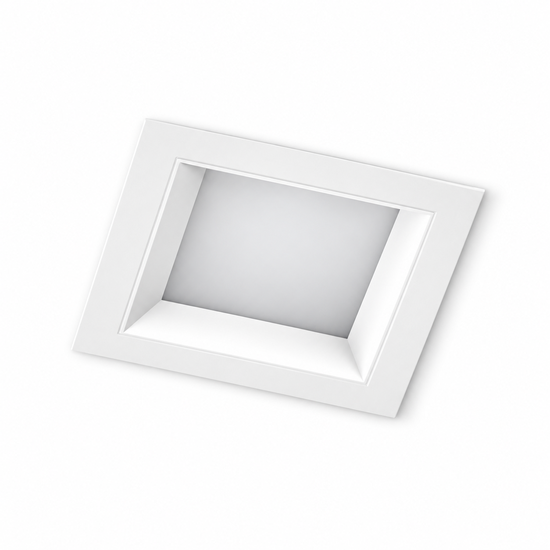 Beyaz çerçeveli, farklı reflektör seçenekli kare downlight